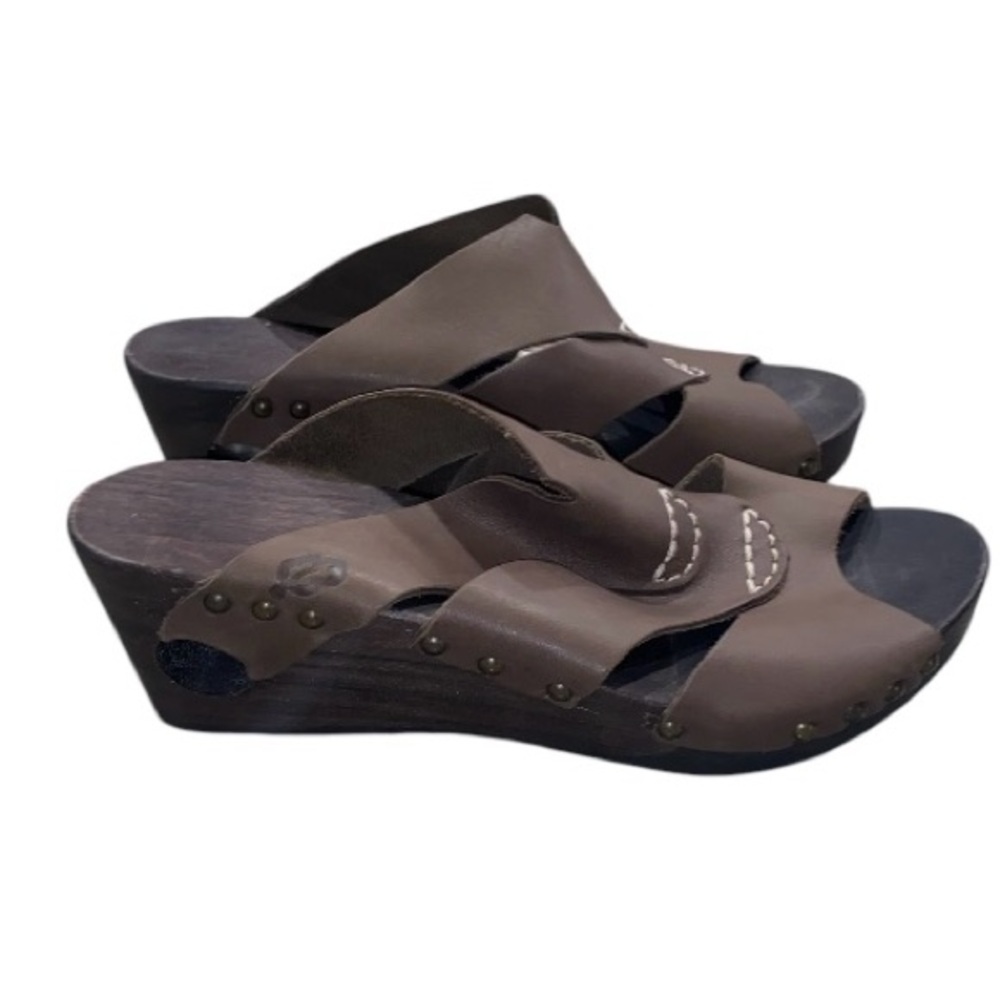 Elegant Brown Wedge Sandals with Comfort Footbed